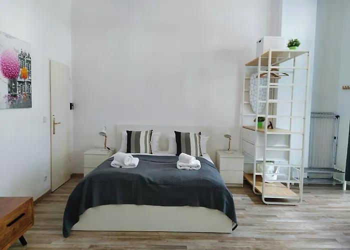 Apartamento Cozy In Friedrichshain, 4 Quiet Guests Only Berlim